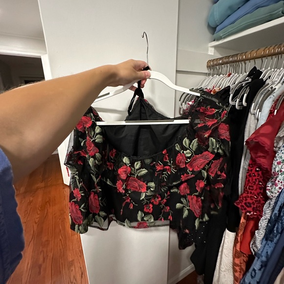 Cupcakes & Cashmere Off The Shoulder Hater Top - Picture 2 of 3